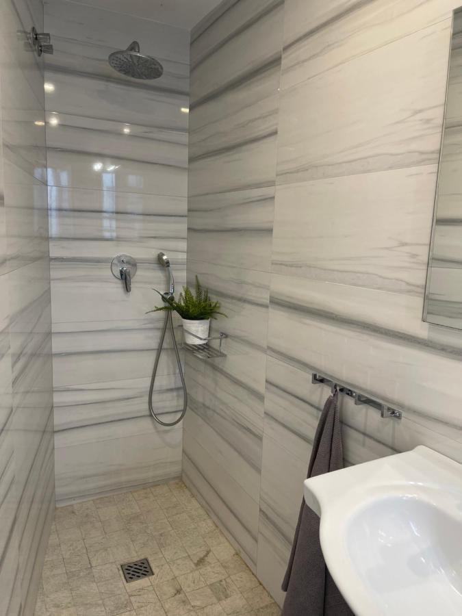 Villa New Townhouse In The Heart Of Nerja With Jacuzzi Exterior foto